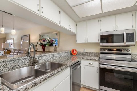 Condo in Punta Gorda, Florida, 2 bedrooms  № 1663291 - photo 10