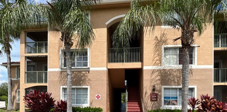 Condominio en Jensen Beach, Florida, 2 dormitorios № 1934091