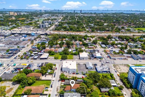 Immobilier commercial à vendre à Miami, Floride № 1994947 - photo 2