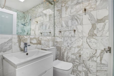 Casa en venta en Miami, Florida, 3 dormitorios, 192.49 m2 № 2008084 - foto 11