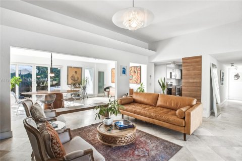 Casa en venta en Miami, Florida, 3 dormitorios, 192.49 m2 № 2008084 - foto 4