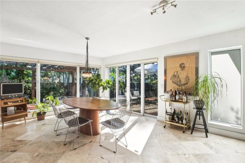 Casa en venta en Miami, Florida, 3 dormitorios, 192.49 m2 № 2008084 - foto 5