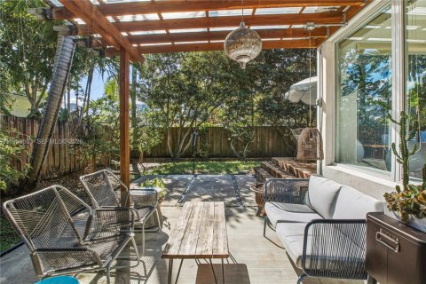 Casa en venta en Miami, Florida, 3 dormitorios, 192.49 m2 № 2008084 - foto 14