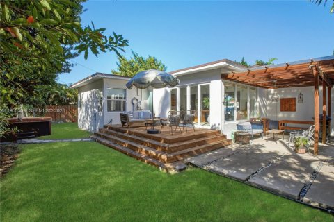 Casa en venta en Miami, Florida, 3 dormitorios, 192.49 m2 № 2008084 - foto 12