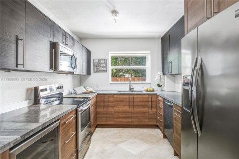 Casa en venta en Miami, Florida, 3 dormitorios, 192.49 m2 № 2008084 - foto 7