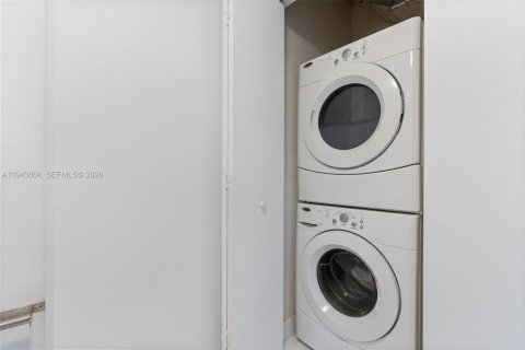 Condominio en venta en Miami, Florida, 1 dormitorio, 73.86 m2 № 2000724 - foto 6