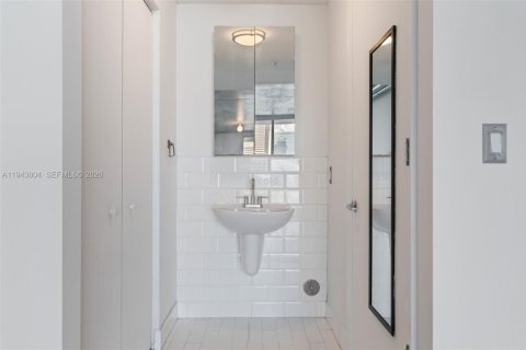 Condominio en venta en Miami, Florida, 1 dormitorio, 73.86 m2 № 2000724 - foto 12