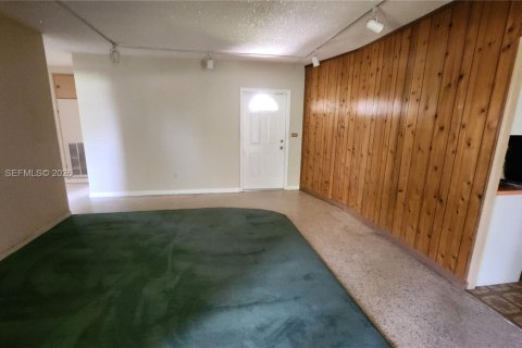 Casa en venta en Hialeah, Florida, 4 dormitorios, 151.43 m2 № 2066551 - foto 5