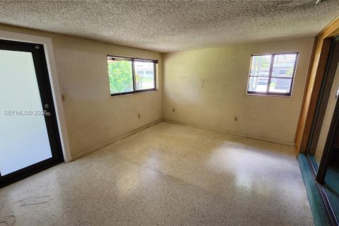 Casa en venta en Hialeah, Florida, 4 dormitorios, 151.43 m2 № 2066551 - foto 7