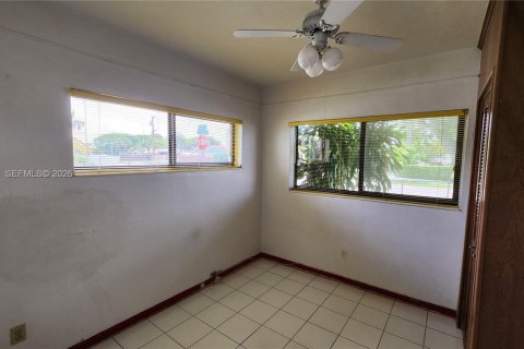 Casa en venta en Hialeah, Florida, 4 dormitorios, 151.43 m2 № 2066551 - foto 10
