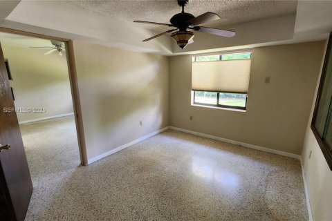 Casa en venta en Hialeah, Florida, 4 dormitorios, 151.43 m2 № 2066551 - foto 8