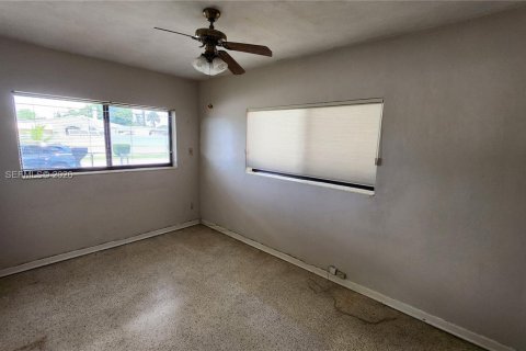 Casa en venta en Hialeah, Florida, 4 dormitorios, 151.43 m2 № 2066551 - foto 11