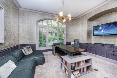 Купить виллу или дом в Майами, Флорида 6 спален, 723.43м2, № 1932902 - фото 15