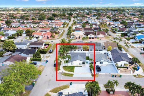 Casa en venta en Miami, Florida, 3 dormitorios, 158.86 m2 № 1976592 - foto 17