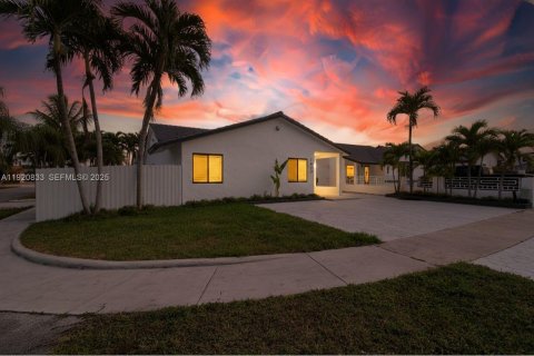Casa en venta en Miami, Florida, 3 dormitorios, 158.86 m2 № 1976592 - foto 19