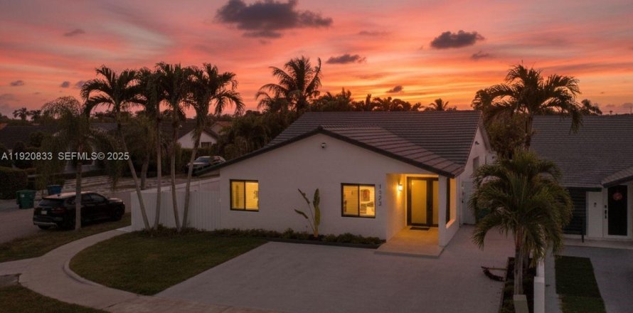 Casa en Miami, Florida 3 dormitorios, 158.86 m2 № 1976592