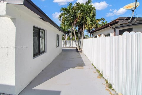 Casa en venta en Miami, Florida, 3 dormitorios, 158.86 m2 № 1976592 - foto 15
