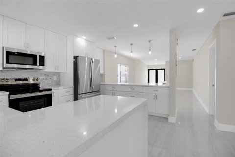 Casa en venta en Miami, Florida, 3 dormitorios, 158.86 m2 № 1976592 - foto 4