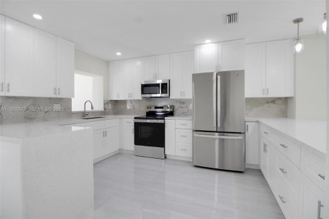 Casa en venta en Miami, Florida, 3 dormitorios, 158.86 m2 № 1976592 - foto 6