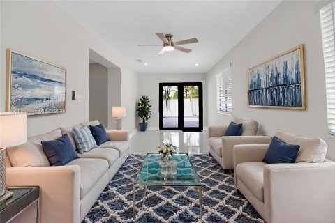 Casa en venta en Miami, Florida, 3 dormitorios, 158.86 m2 № 1976592 - foto 12