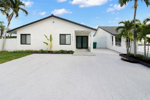 Casa en venta en Miami, Florida, 3 dormitorios, 158.86 m2 № 1976592 - foto 2