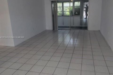 Copropriété à louer à Lauderdale Lakes, Floride: 1 chambre, 60.39 m2 № 2192845 - photo 5