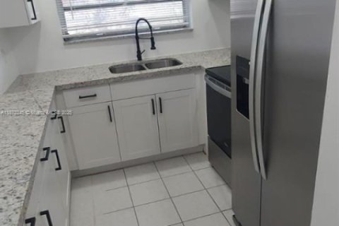 Copropriété à louer à Lauderdale Lakes, Floride: 1 chambre, 60.39 m2 № 2192845 - photo 6