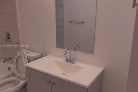 Copropriété à louer à Lauderdale Lakes, Floride: 1 chambre, 60.39 m2 № 2192845 - photo 10