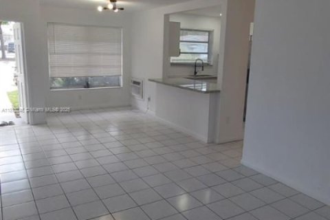Copropriété à louer à Lauderdale Lakes, Floride: 1 chambre, 60.39 m2 № 2192845 - photo 4