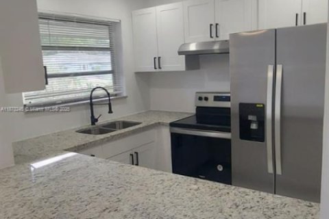 Copropriété à louer à Lauderdale Lakes, Floride: 1 chambre, 60.39 m2 № 2192845 - photo 2