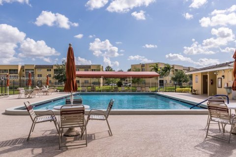 Condo in Tamarac, Florida, 1 bedroom  № 1861767 - photo 22
