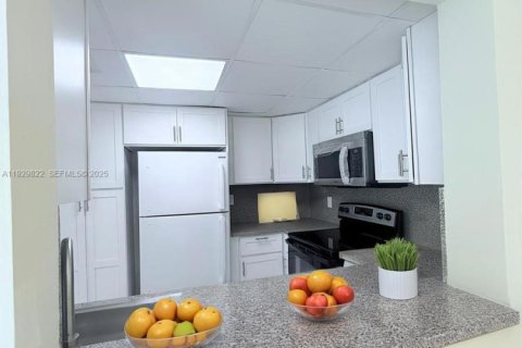 Снять в аренду кондоминиум в Майами, Флорида 2 спальни, 84.54м2, № 1988995 - фото 5