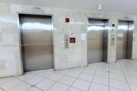 Снять в аренду кондоминиум в Майами, Флорида 2 спальни, 84.54м2, № 1988995 - фото 13