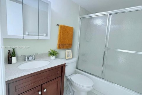 Снять в аренду кондоминиум в Майами, Флорида 2 спальни, 84.54м2, № 1988995 - фото 11