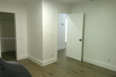 Casa en alquiler en North Miami, Florida, 3 dormitorios № 1993050 - foto 9