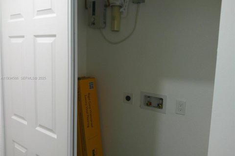 Casa en alquiler en North Miami, Florida, 3 dormitorios № 1993050 - foto 10