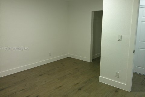 Casa en alquiler en North Miami, Florida, 3 dormitorios № 1993050 - foto 8