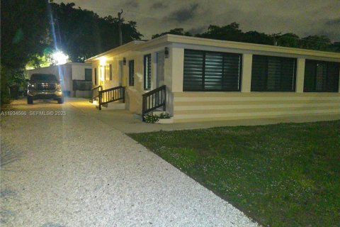 Casa en alquiler en North Miami, Florida, 3 dormitorios № 1993050 - foto 2