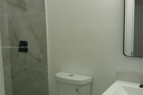 Casa en alquiler en North Miami, Florida, 3 dormitorios № 1993050 - foto 5