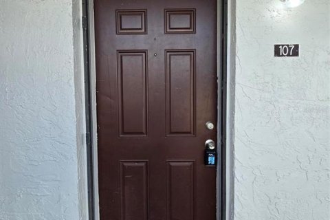 Condo in Tampa, Florida, 1 bedroom  № 2275731 - photo 3