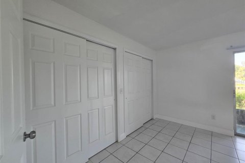 Condo in Tampa, Florida, 1 bedroom  № 2275731 - photo 11