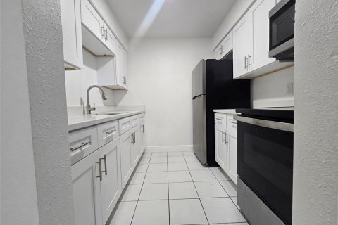 Condo in Tampa, Florida, 1 bedroom  № 2275731 - photo 6