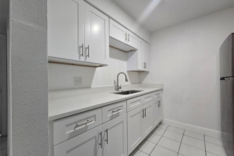 Condo in Tampa, Florida, 1 bedroom  № 2275731 - photo 7