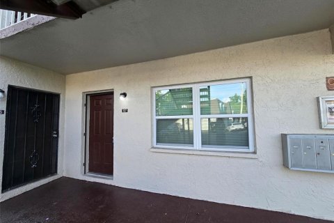 Condo in Tampa, Florida, 1 bedroom  № 2275731 - photo 2