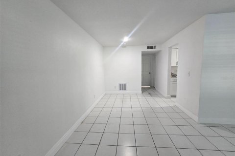 Condo in Tampa, Florida, 1 bedroom  № 2275731 - photo 4