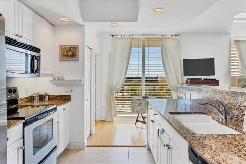 Condo in Sarasota, Florida, 1 bedroom  № 1688228 - photo 16