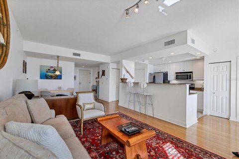 Condo in Sarasota, Florida, 1 bedroom  № 1688228 - photo 13