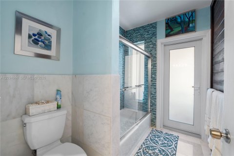 House in Palmetto Bay, Florida 5 bedrooms, 332.78 sq.m. № 2087206 - photo 19