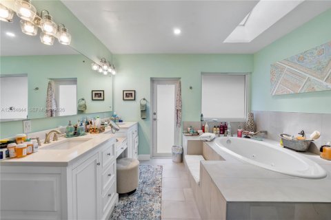 House in Palmetto Bay, Florida 5 bedrooms, 332.78 sq.m. № 2087206 - photo 29