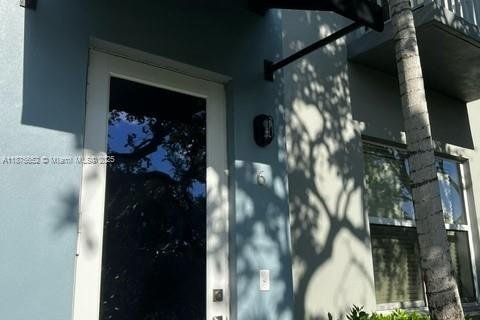 Townhouse in Oakland Park, Florida 2 bedrooms, 113.81 sq.m. № 1926480 - photo 2